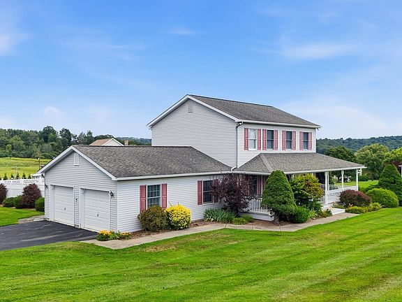 3rd image of 10 Spring Meadow Ct