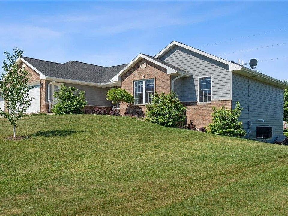595 Mila Dr, Peosta, IA 52068 Zillow