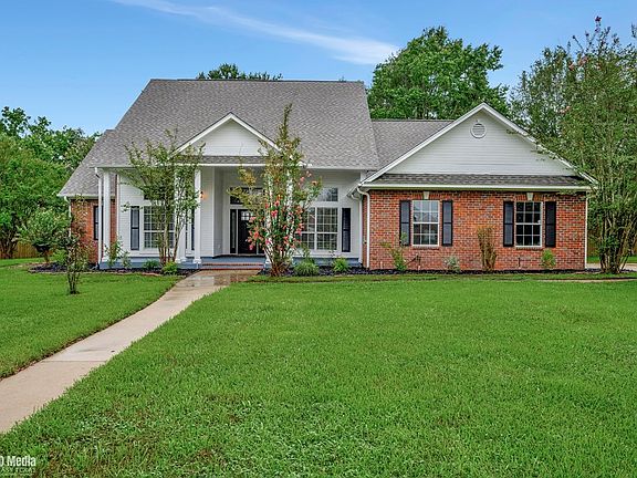 3rd image of 118 Colonial Hill Dr