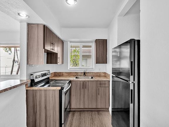 3rd image of 2140 NW 29th St #3