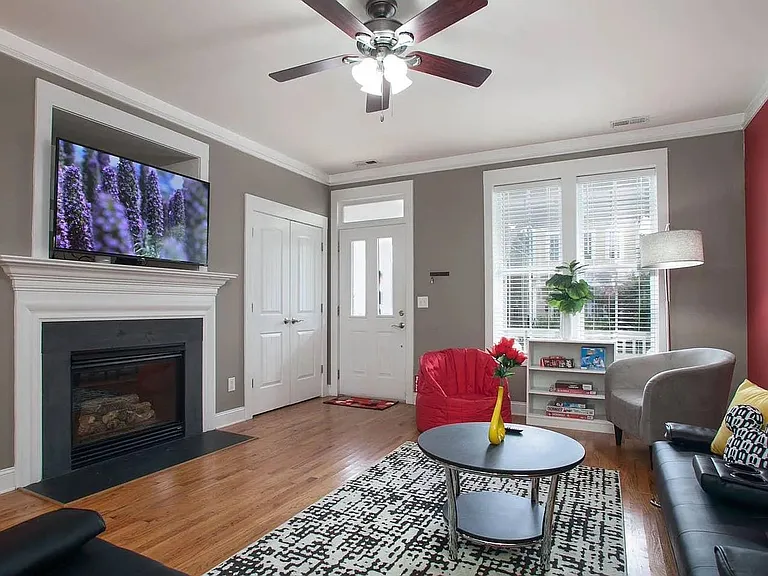 527 Dubois Ct — Photo 6