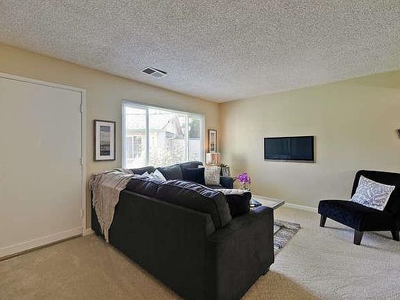 3rd image of 127 Escazu Ct