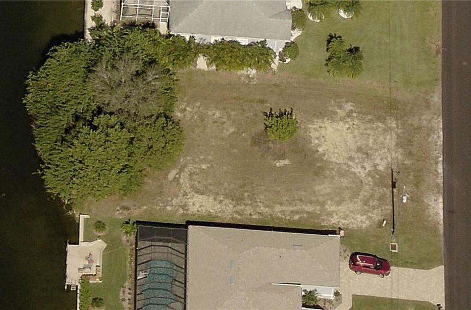 2nd image of 326 SE 8th Pl