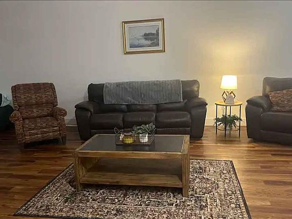 4th image of 409 Meadow Dr