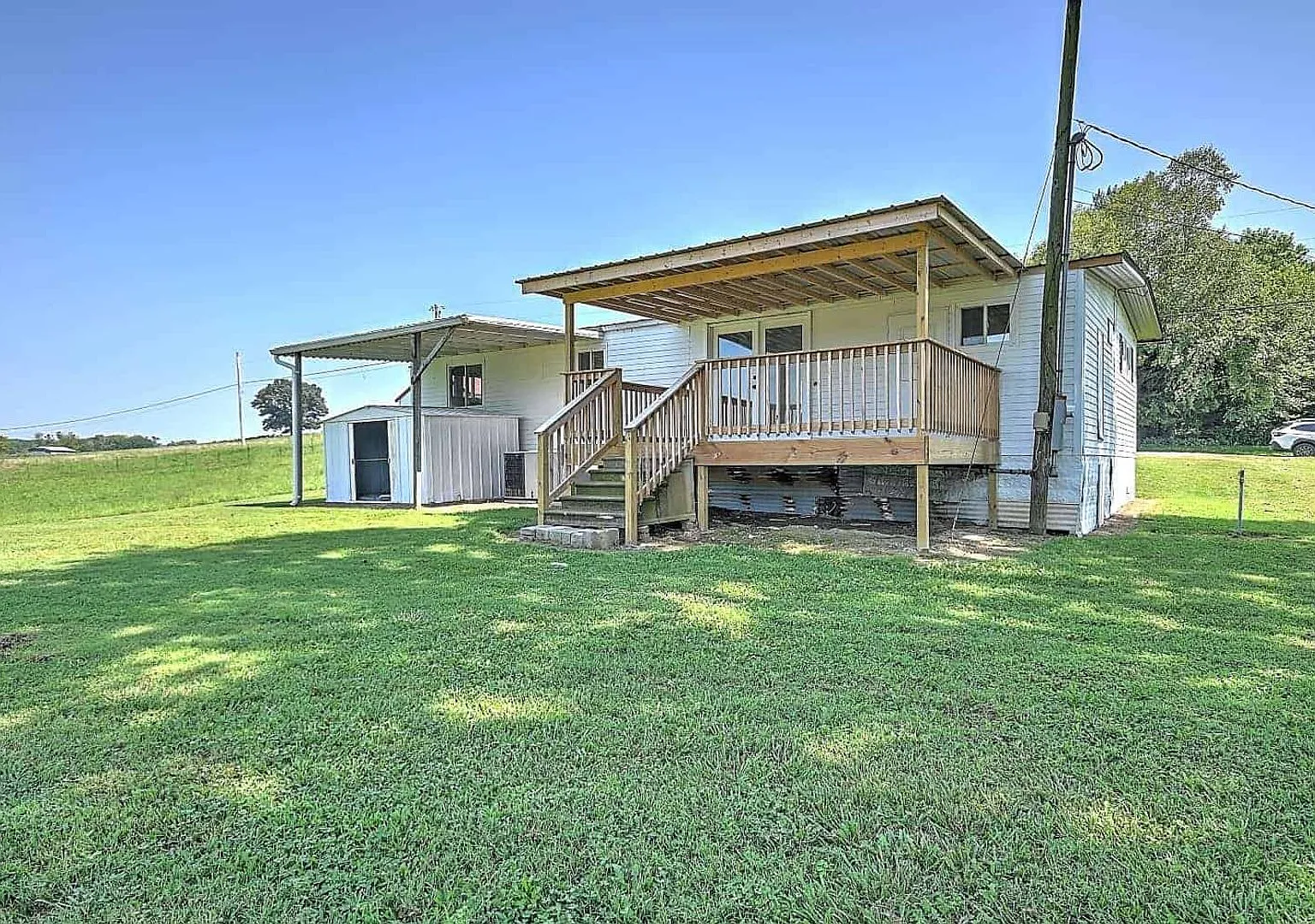 Beautifully Maintained 3-Bedroom Home on 1.21 Acres with Mountain Views Chuckey, TN — Photo 3