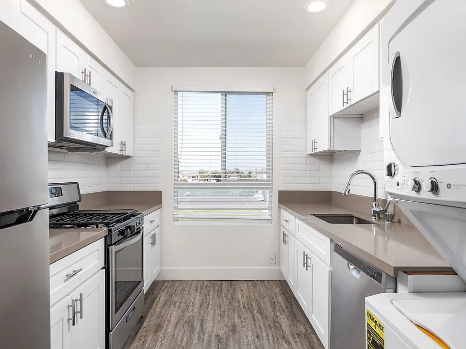 Laurel Pointe Apartments