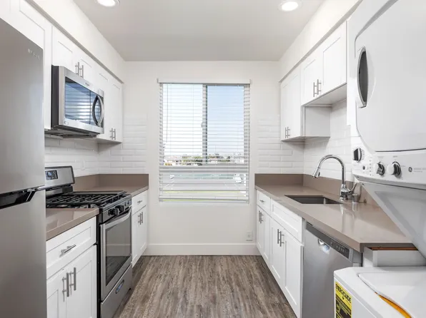 Laurel Pointe Apartments