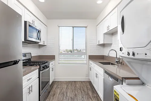 Laurel Pointe Apartments Photo 1