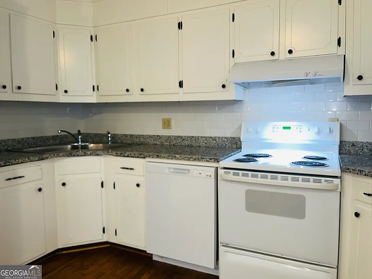 406 E Main St — Photo 12
