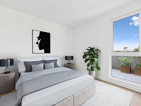 3rd image of 3045 S Crenshaw Blvd #623