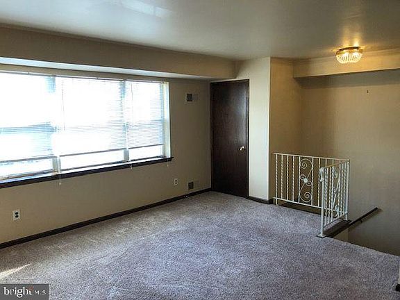 5th image of 610 Country Ln APT B