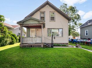 919 N 14th St, Manitowoc, WI 54220