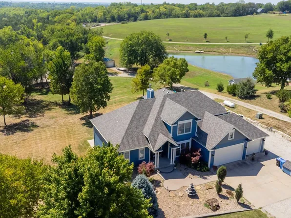 4823 NW 54th St, Topeka, KS 66618