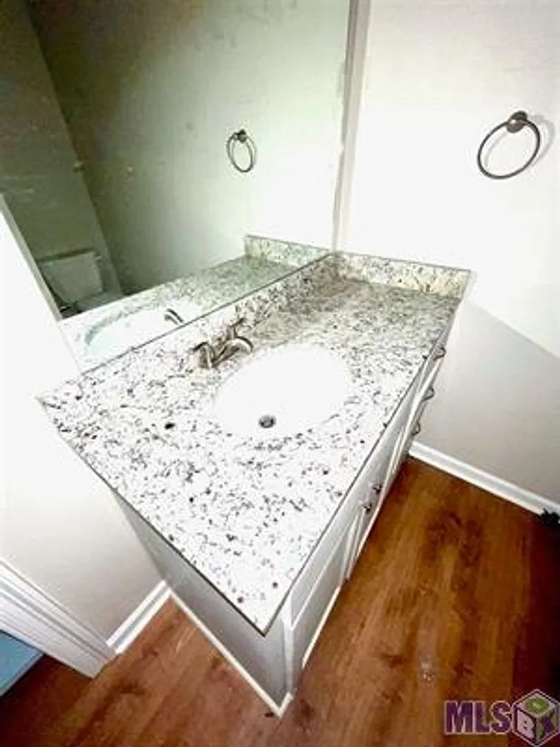 2 bedrooms 1 bath! Water Included! Central Ac and Heat! — Photo 3
