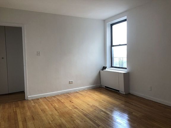 5th image of 2335 Broadway APT 6A