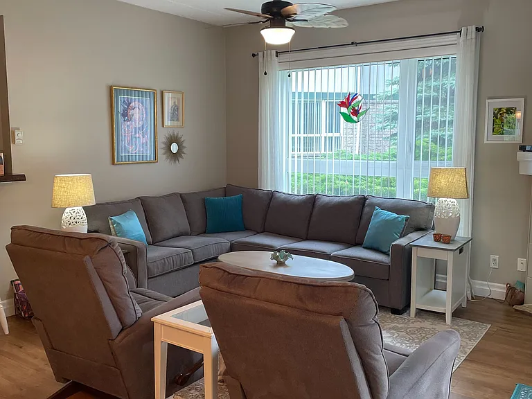 692 Johnston Park Ave — Photo 3