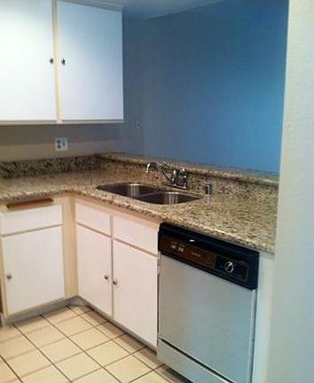 5th image of 955 S Mountain Ave
