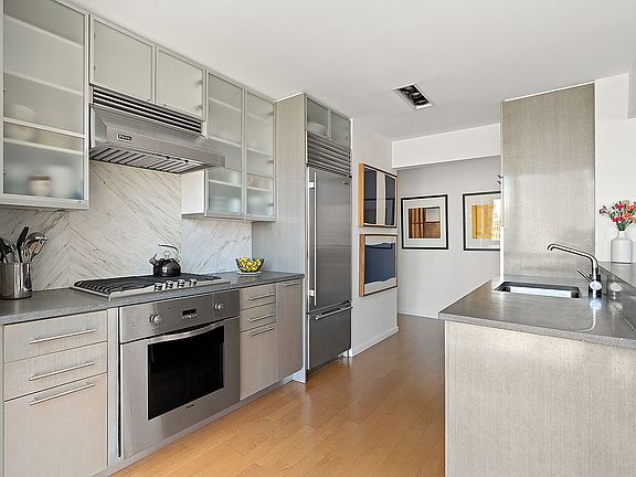 4th image of 200 Chambers St APT 21E