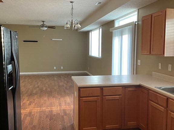 4th image of 2348 Maxwell Dr
