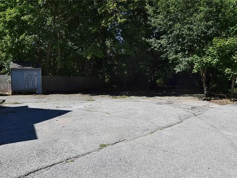 2915 Post Rd #2 — Photo 24