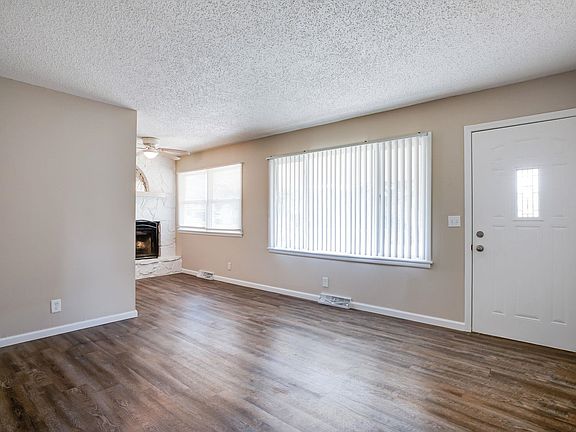 5th image of 3255 S Mount Carmel Ave