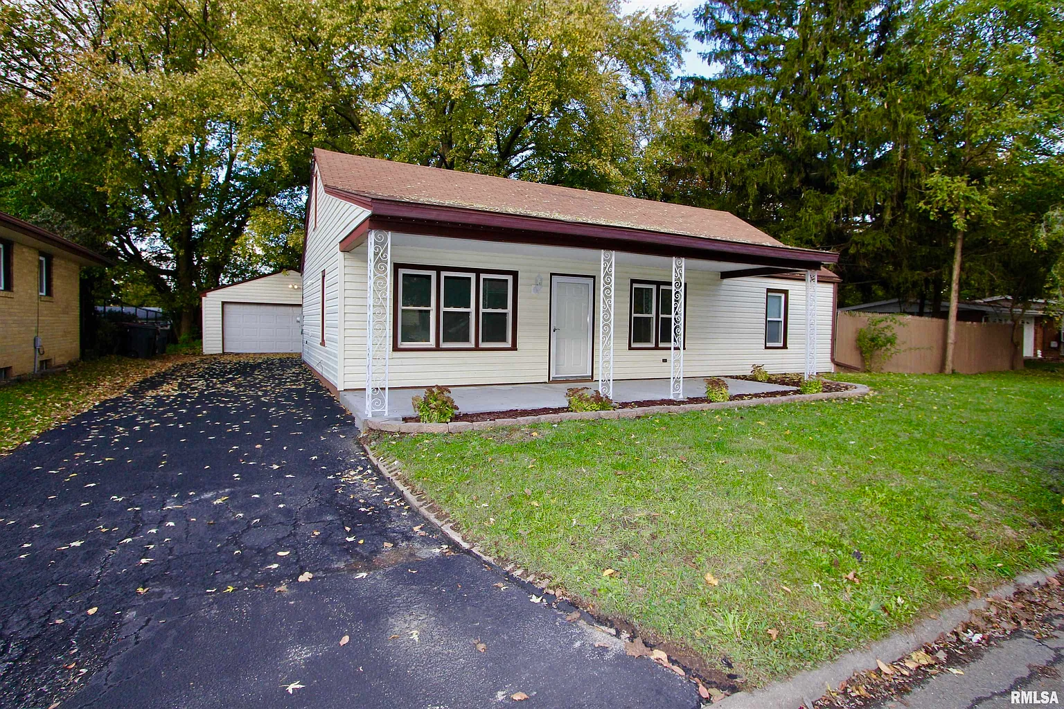 523 E Embert Pl photo 1