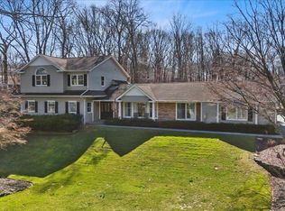 42 Woodfield Ave, Northport, NY 11768