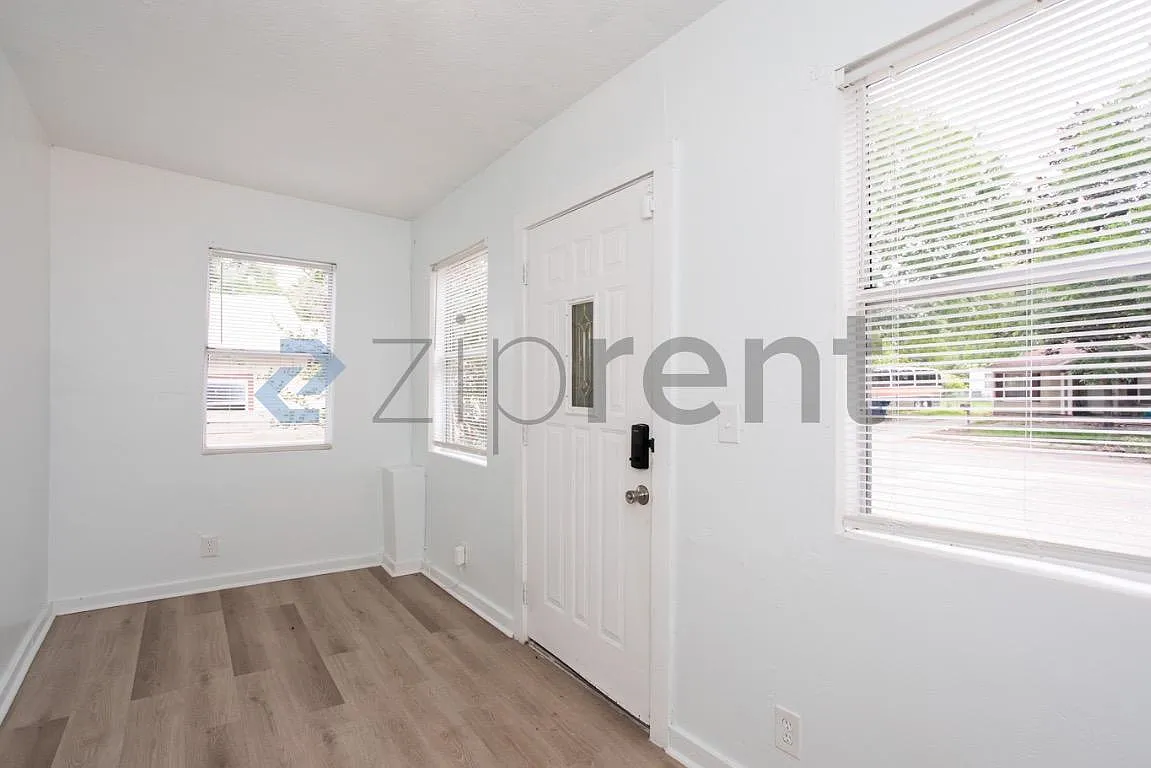 4 bed, 1242 sqft, $1,475 — Photo 2