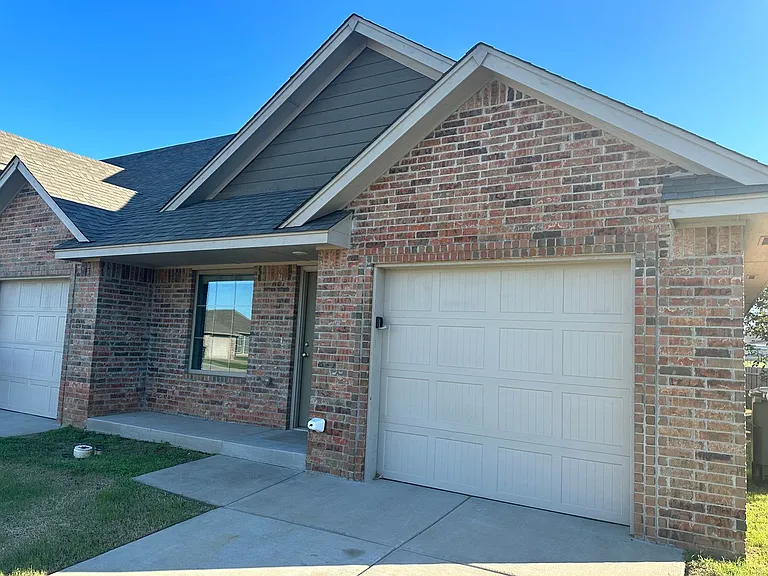 4600 Loch Ln — Photo 2