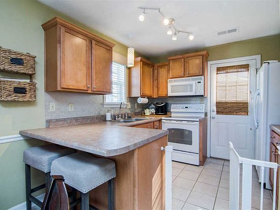 4th image of 9 Baltic Ave