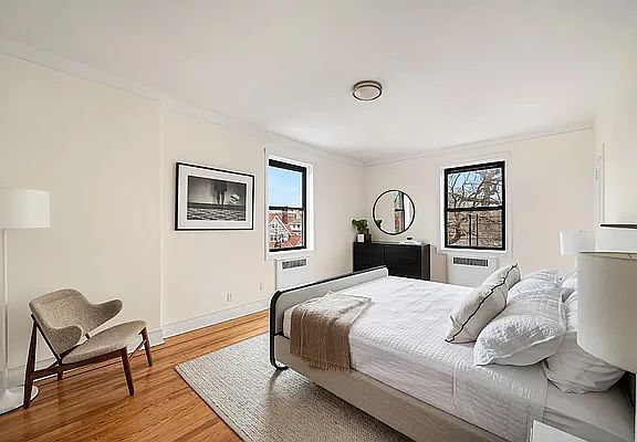 4th image of 800 E 17th St APT 3C