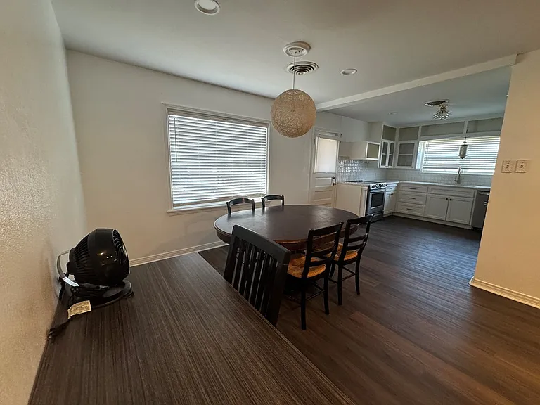 705 Ainslee St — Photo 4
