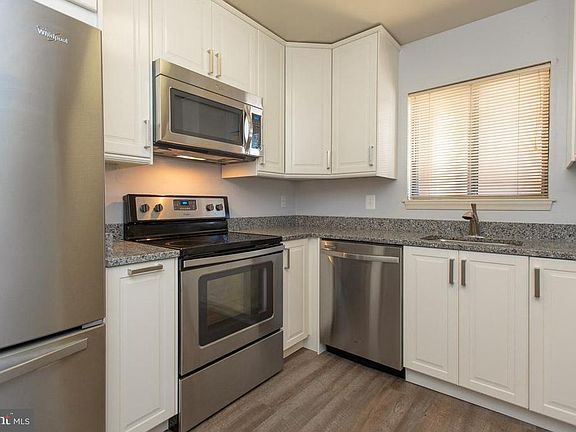 3rd image of 2820 Lee Oaks Pl APT 101