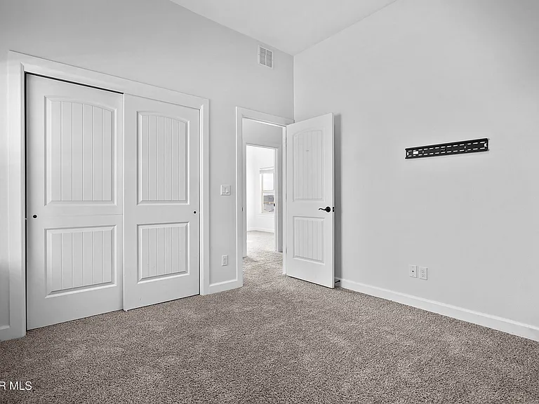 979 Airship Pl — Photo 26