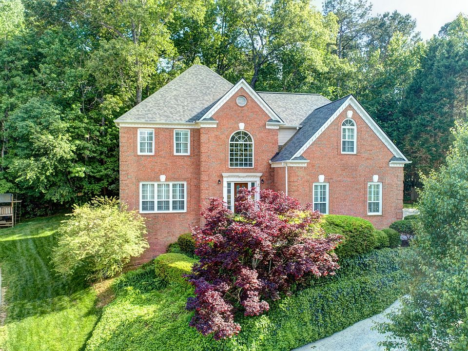 1st image of 261 Chastain Manor Dr