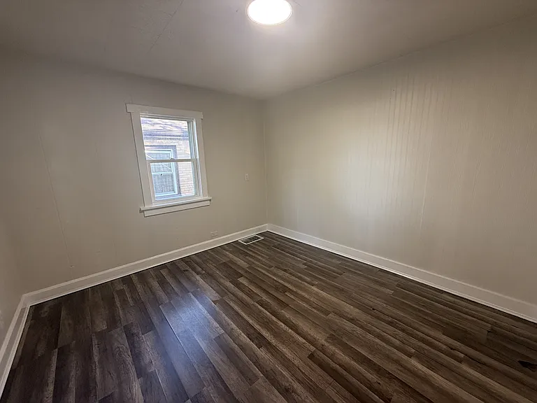 2804 Kenmore Ave — Photo 3