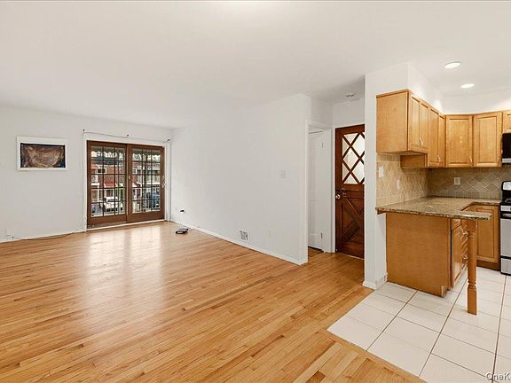 4th image of 707 Hollywood Avenue