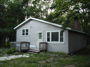 25 Mountain Rd, Albrightsville, PA 18210