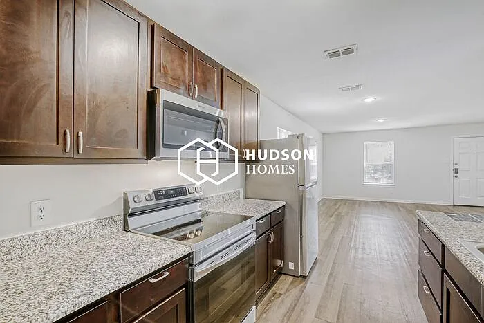 918 San Antonio St — Photo 6