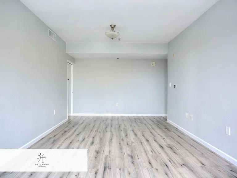 580 W Main St #302 — Photo 11