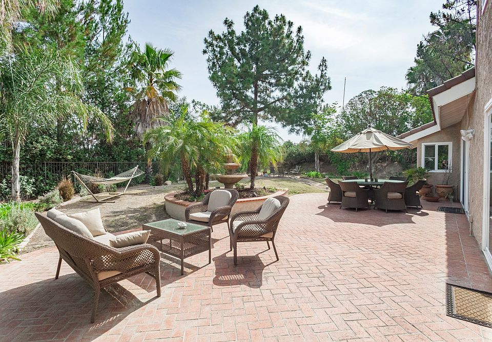 1st image of 689 Whispering Oaks Pl