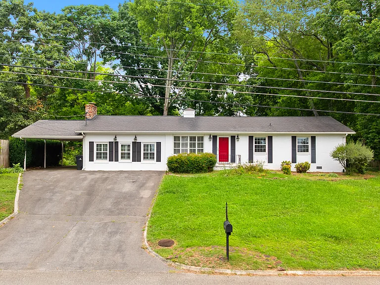8045 Sabre Dr — Photo 1