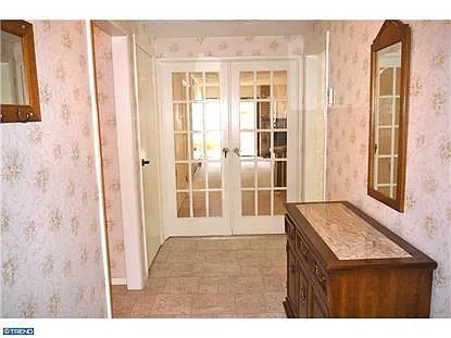 90 Gramercy Pl photo 1