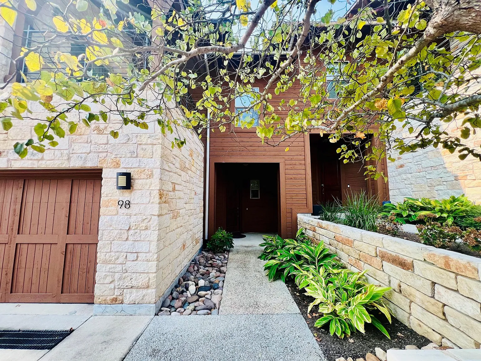 3 bed, 2.5 bath, 2133 sqft, $3,900 — Photo 4