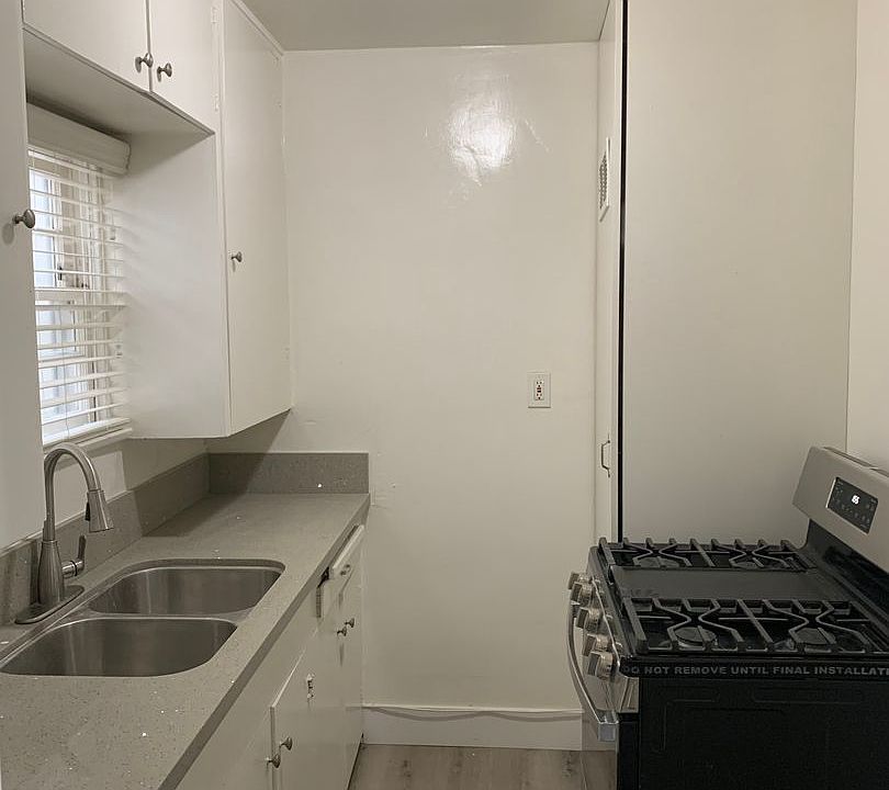 2nd image of 131 10th St Unit B
