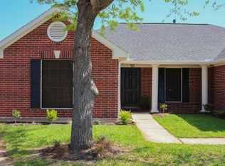 213 Summer Breeze Dr, La Porte, TX 77571