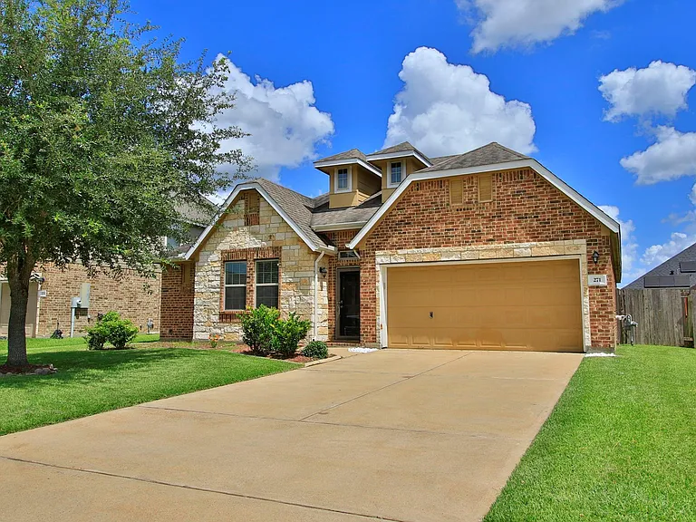 271 Westwood Dr — Photo 2