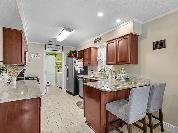 5th image of 117 Columbia Pl