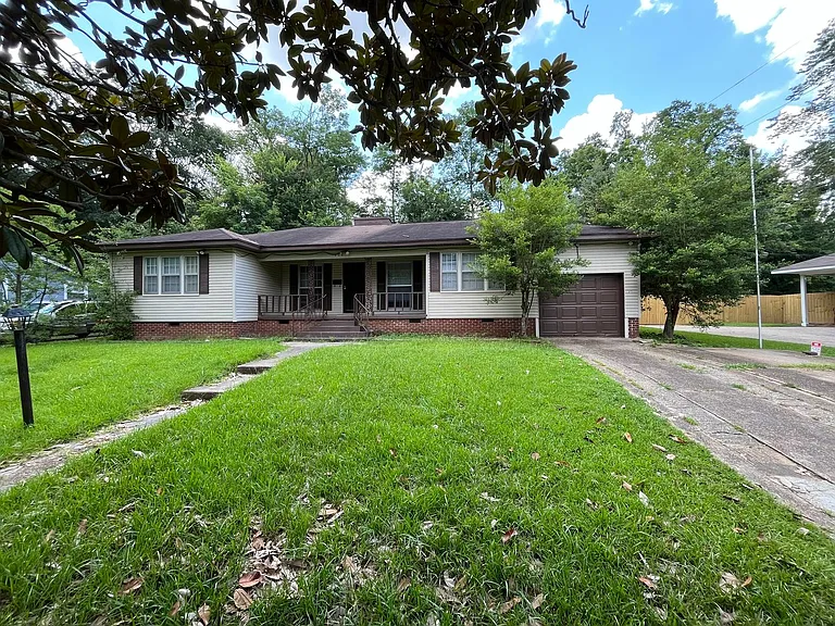 111 Robinhood Rd — Photo 1