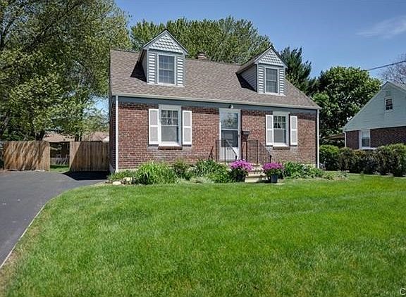 Looks small from the front, surprisingly big inside.